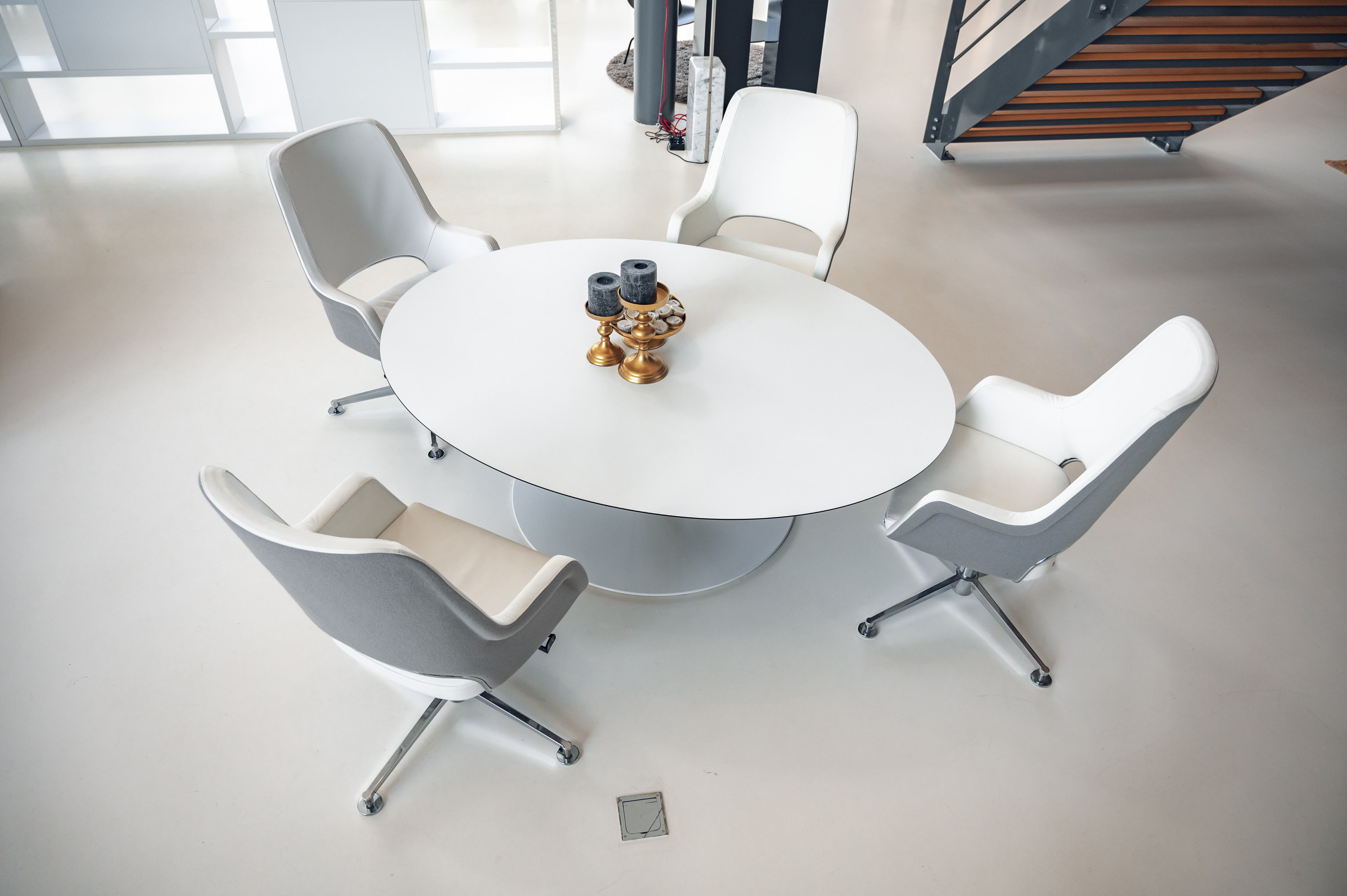 Sale Oving Projectinrichting Kantoor Zorg Horeca Twinform T-Pillar & Twinform T-Clubvan