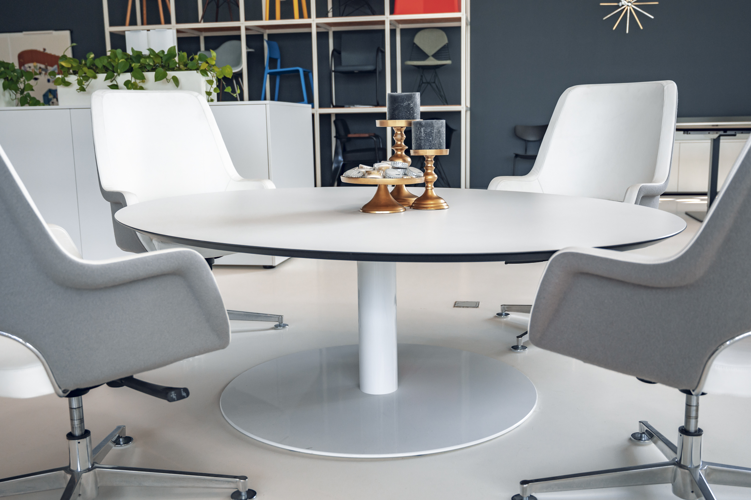 Sale Oving Projectinrichting Kantoor Zorg Horeca Twinform T-Pillar & Twinform T-Clubvan