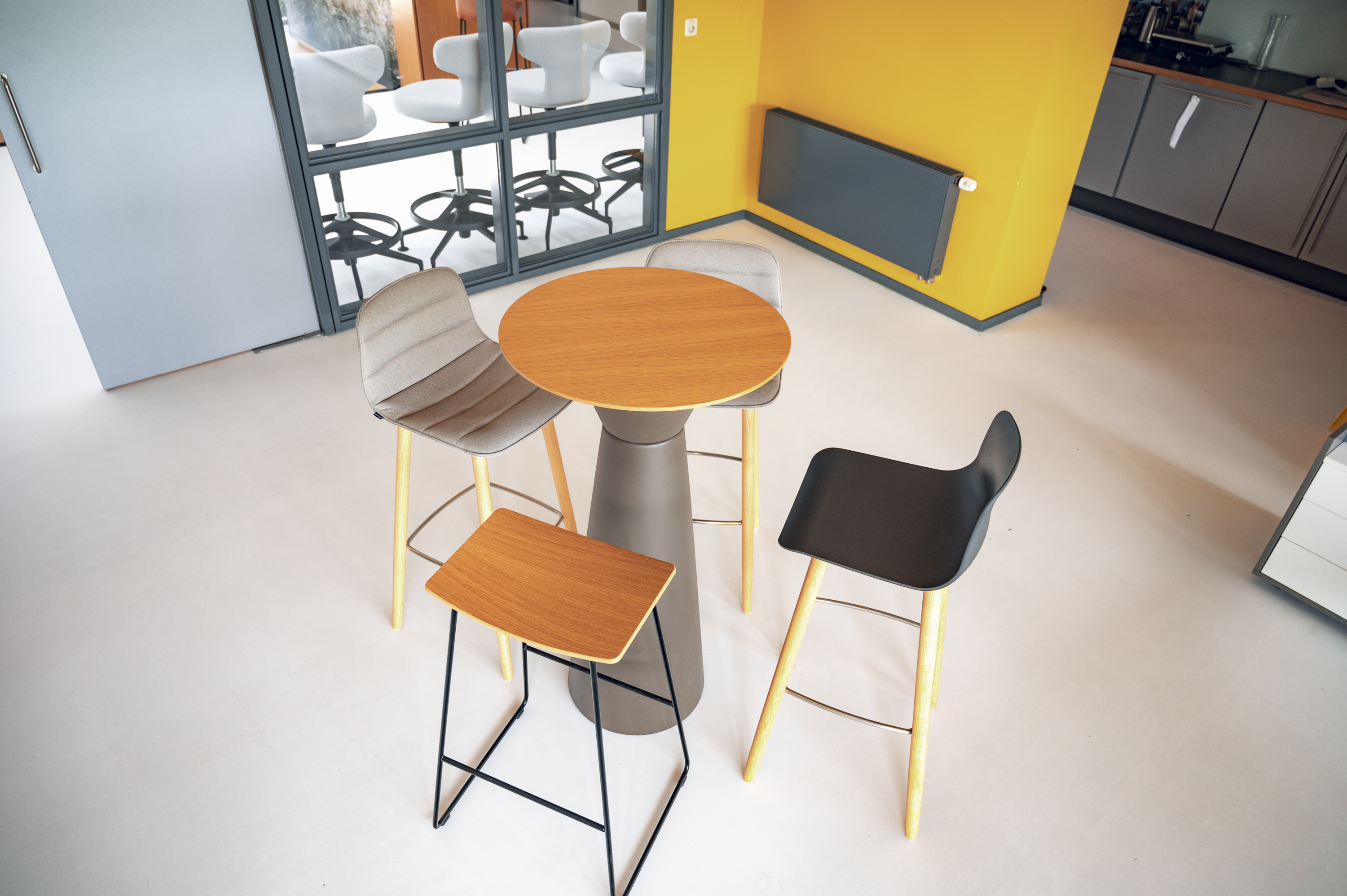 Sale Oving Projectinrichting Kantoor Zorg Horeca Inclass Essens statafel