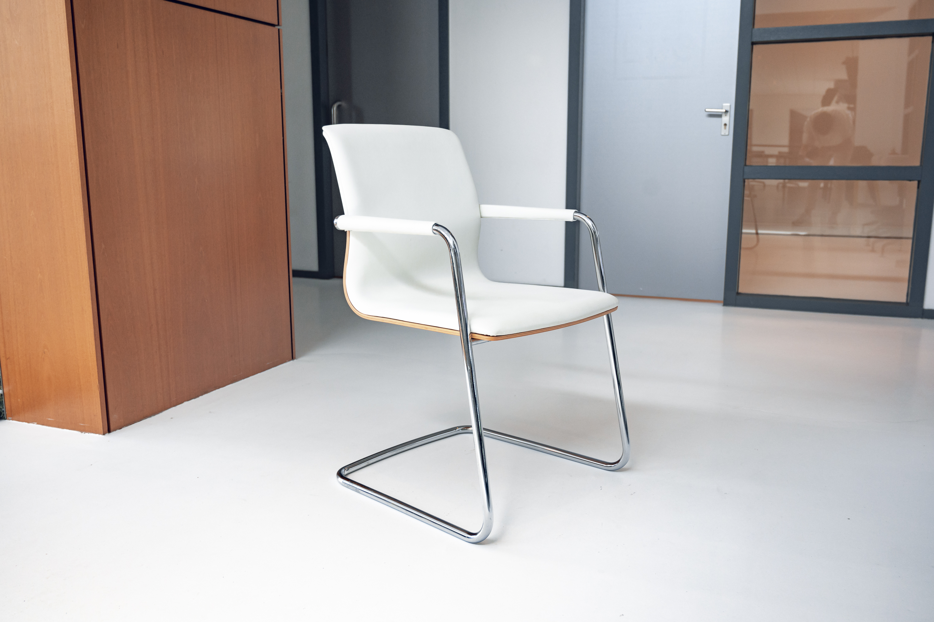 Sale Oving Projectinrichting Kantoor Zorg Horeca Martin Stoll Freischwinger