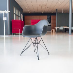 Vitra Eames DAR armstoel