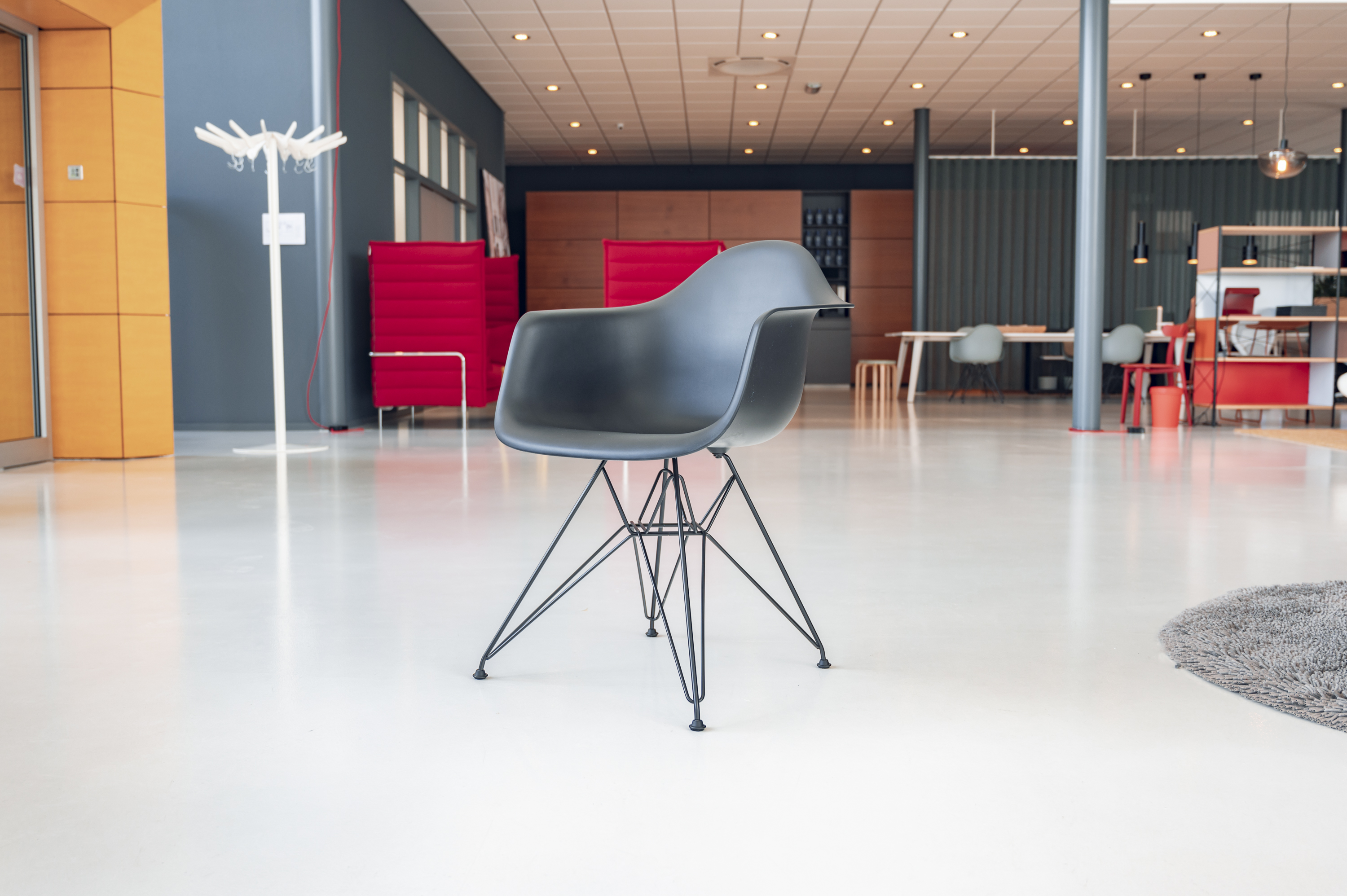 Vitra Eames DAR armstoel