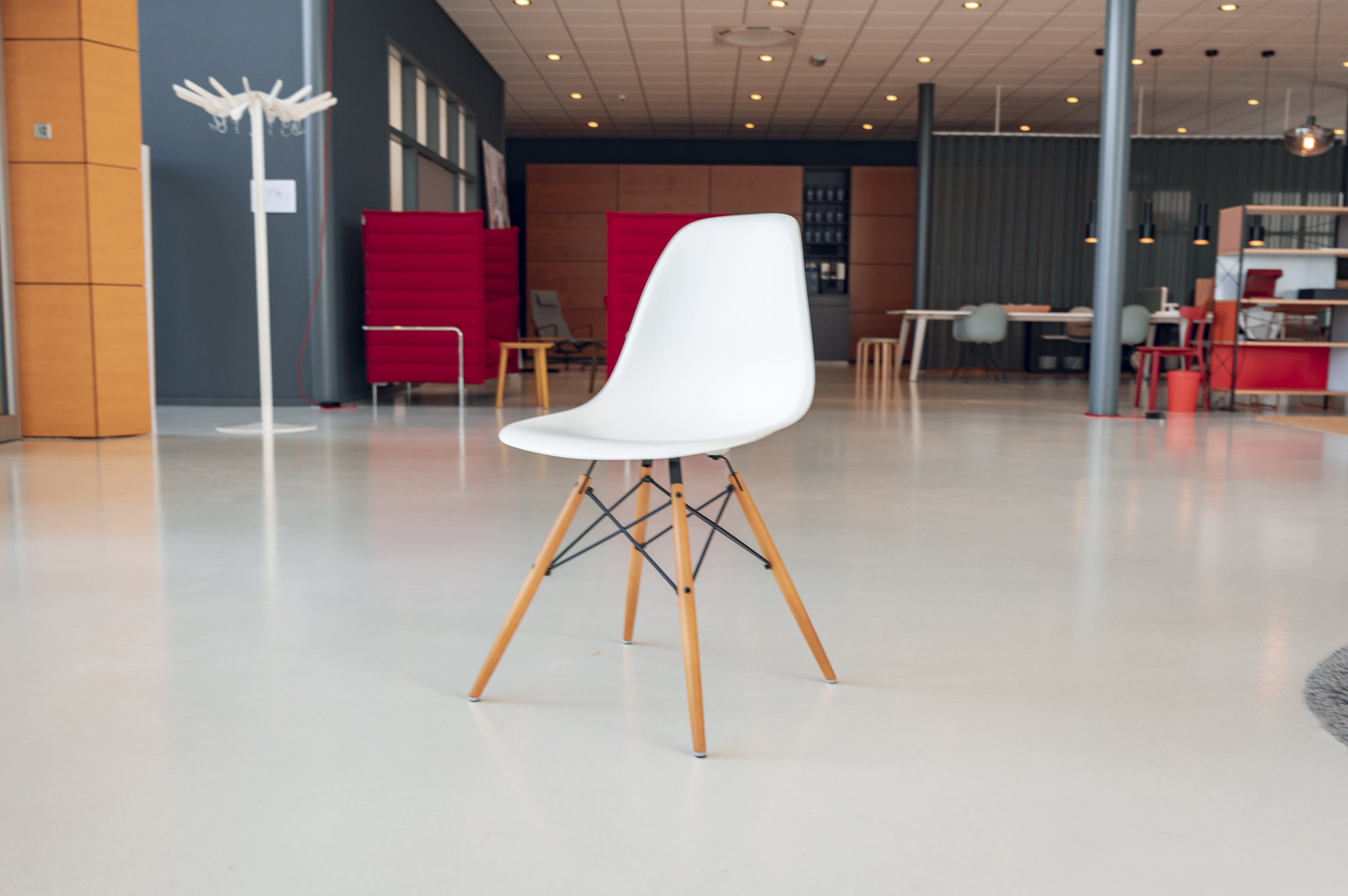 Vitra Eames Plastic Side Chair DSW