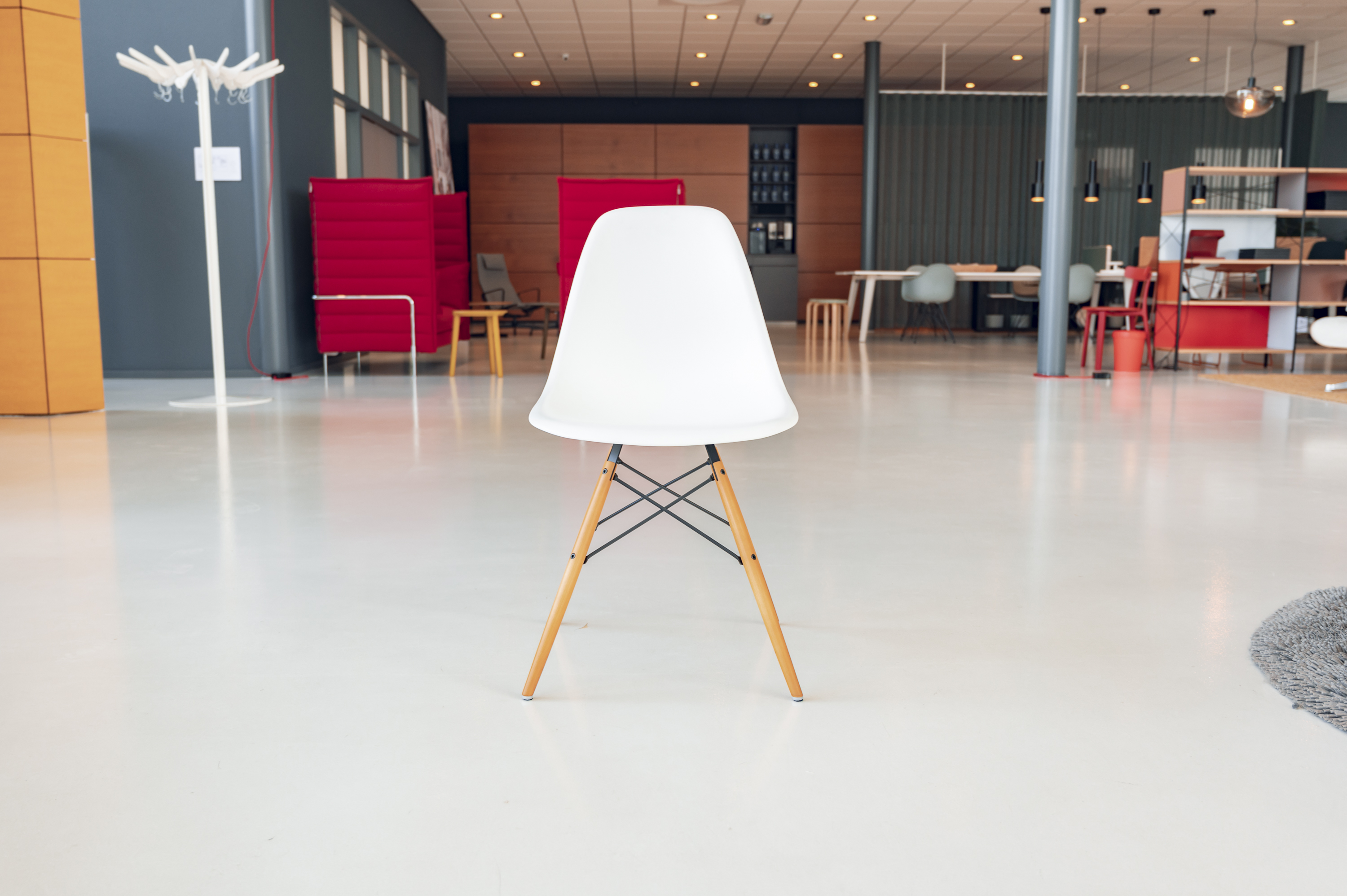 Sale Oving Projectinrichting Kantoor Zorg Horeca Vitra Eames Plastic Side Chair DSW, diverse modellen
