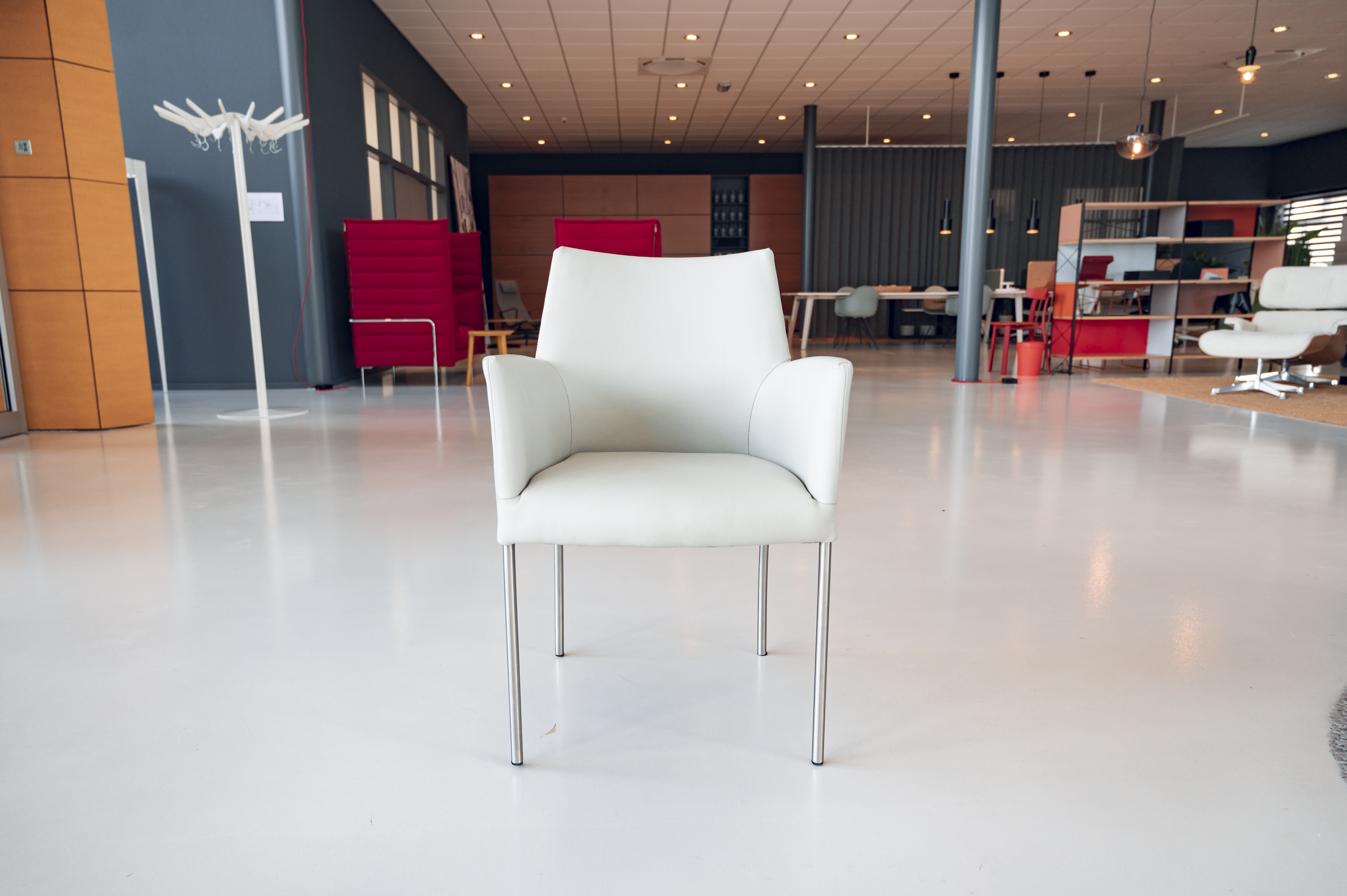 Sale Oving Projectinrichting Kantoor Zorg Horeca Bree's New World Invito