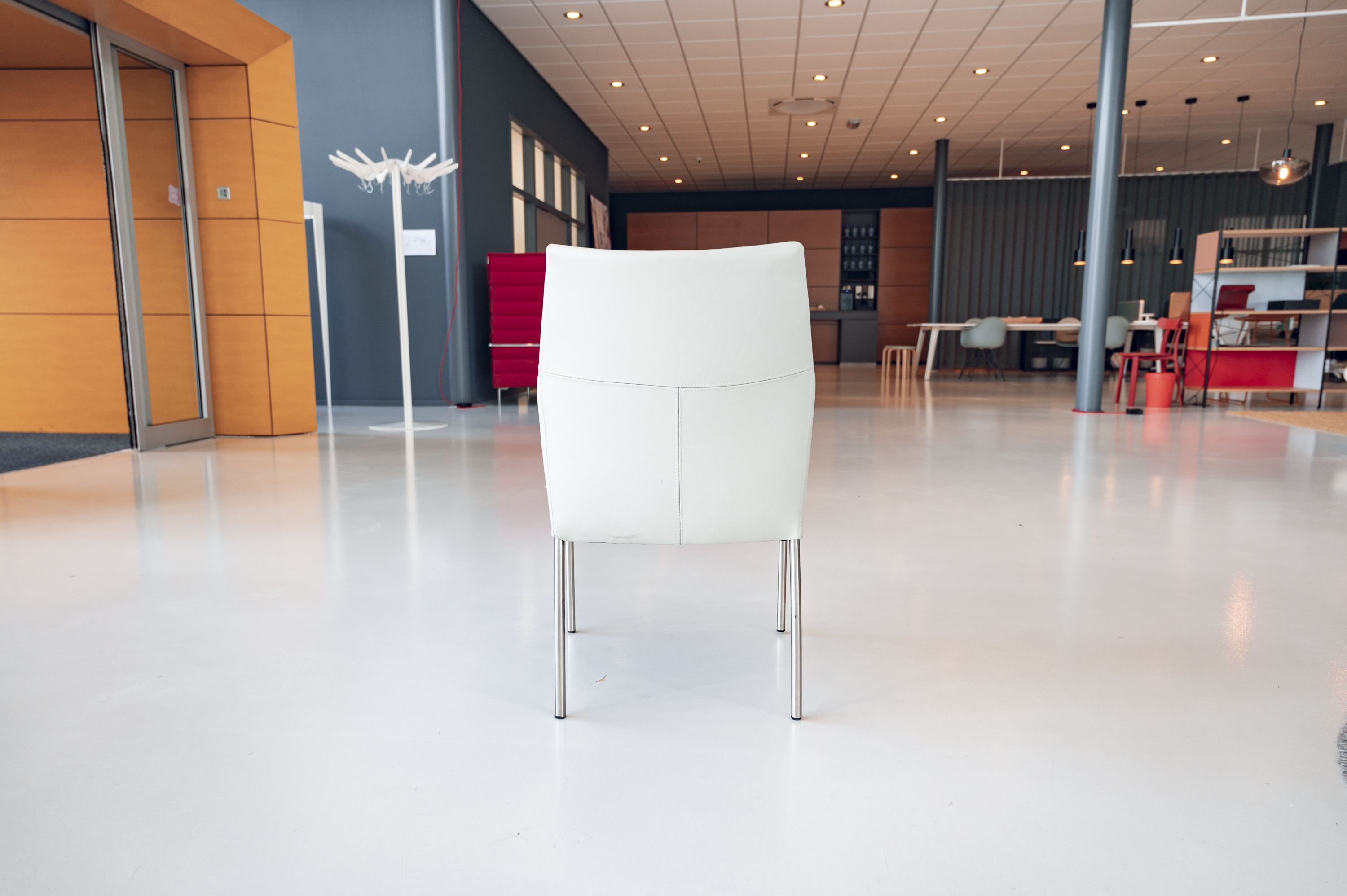 Sale Oving Projectinrichting Kantoor Zorg Horeca Bree's New World Invito