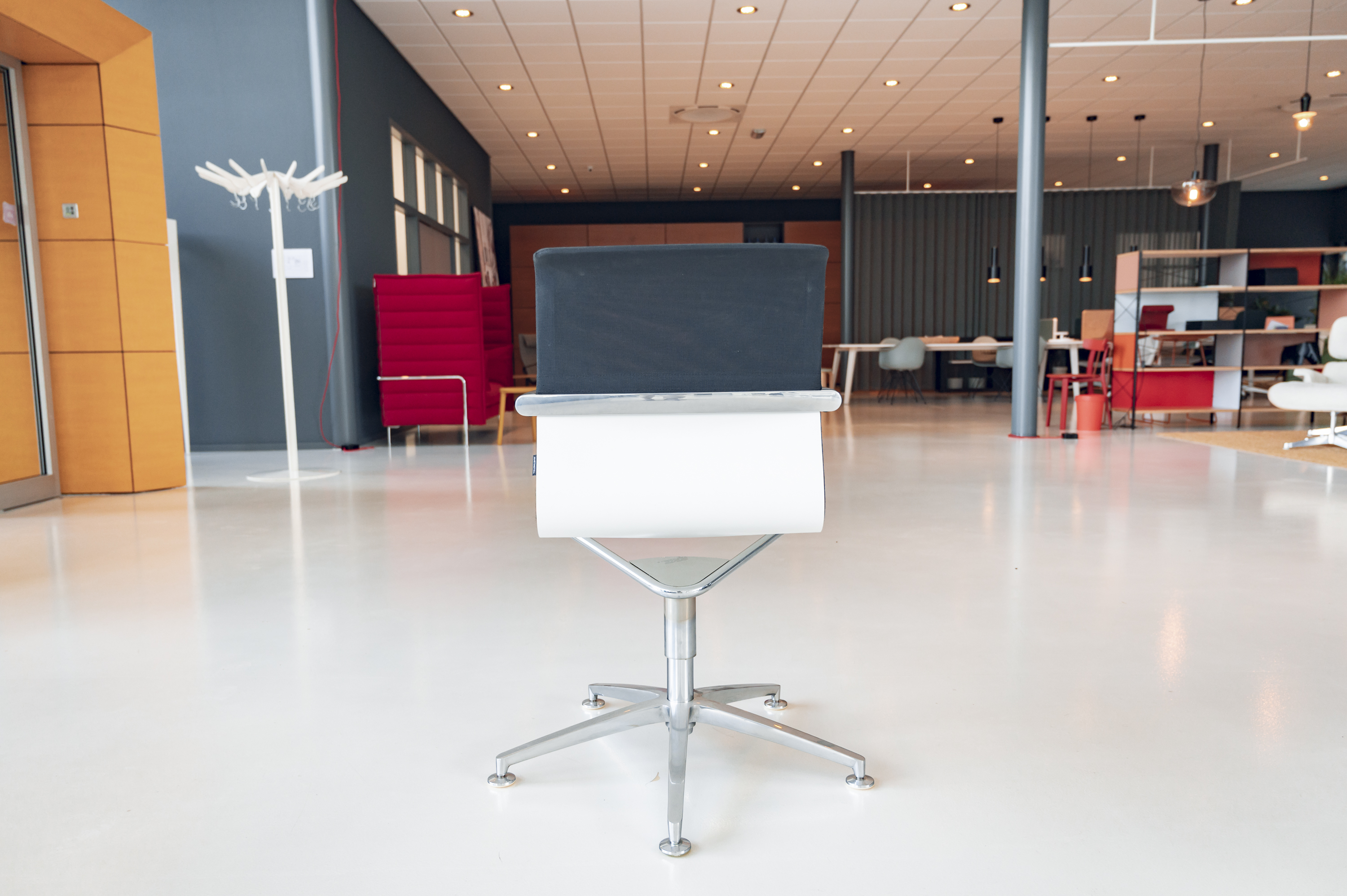 Sale Oving Projectinrichting Kantoor Zorg Horeca Martin Stoll vergaderstoel