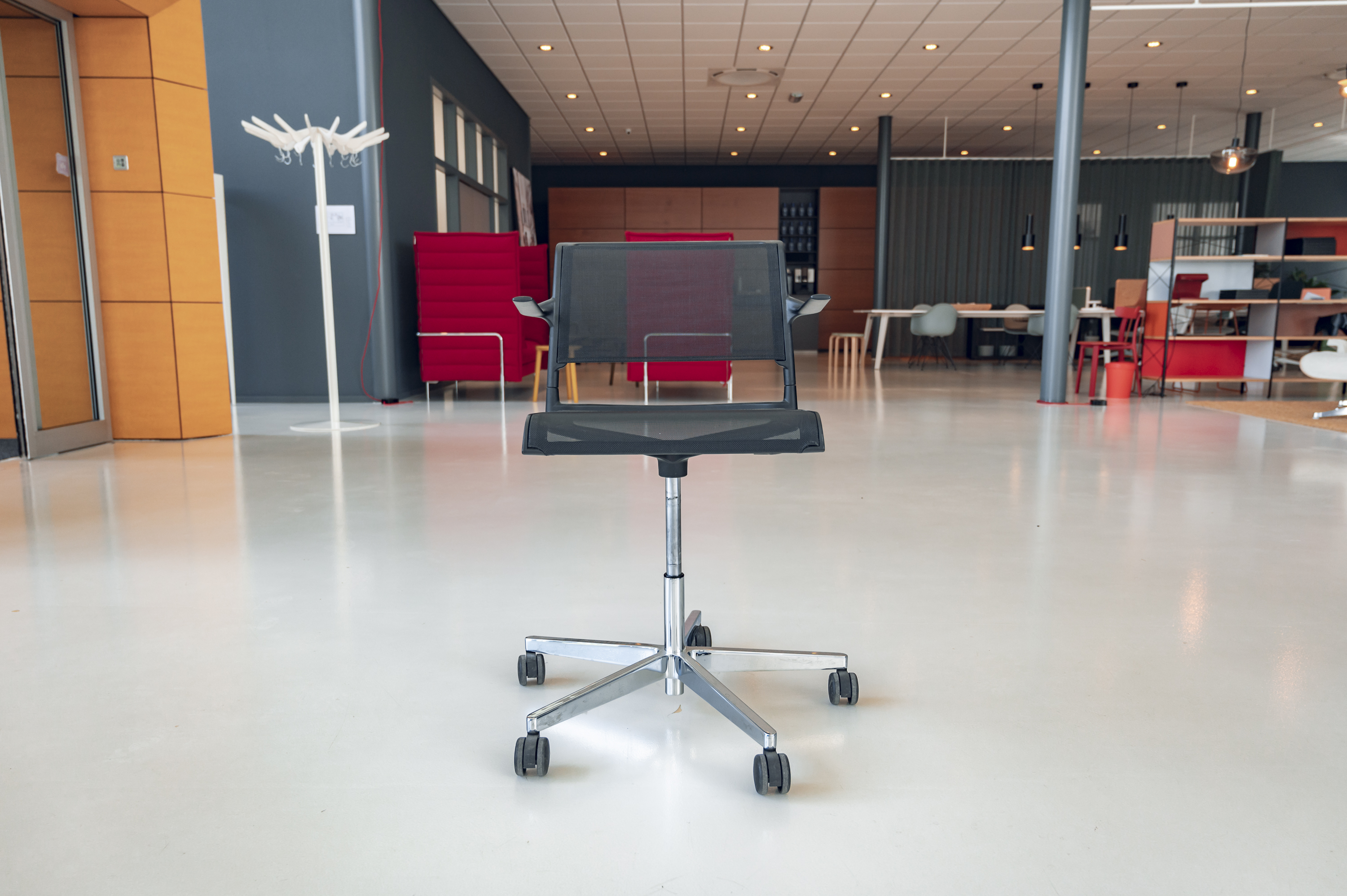 Sale Oving Projectinrichting Kantoor Zorg Horeca Wilkhahn Aline vergaderstoel