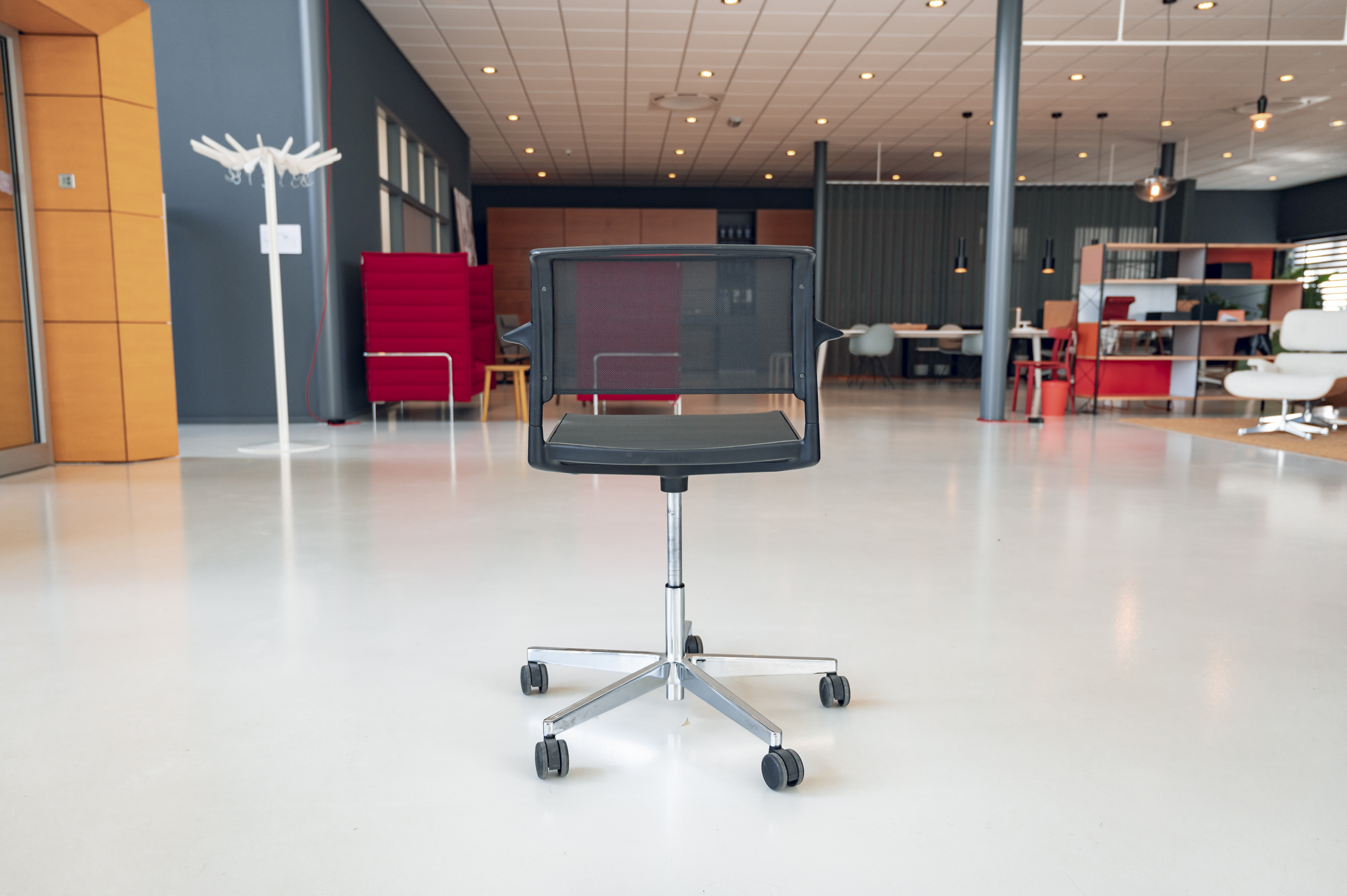 Sale Oving Projectinrichting Kantoor Zorg Horeca Wilkhahn Aline vergaderstoel