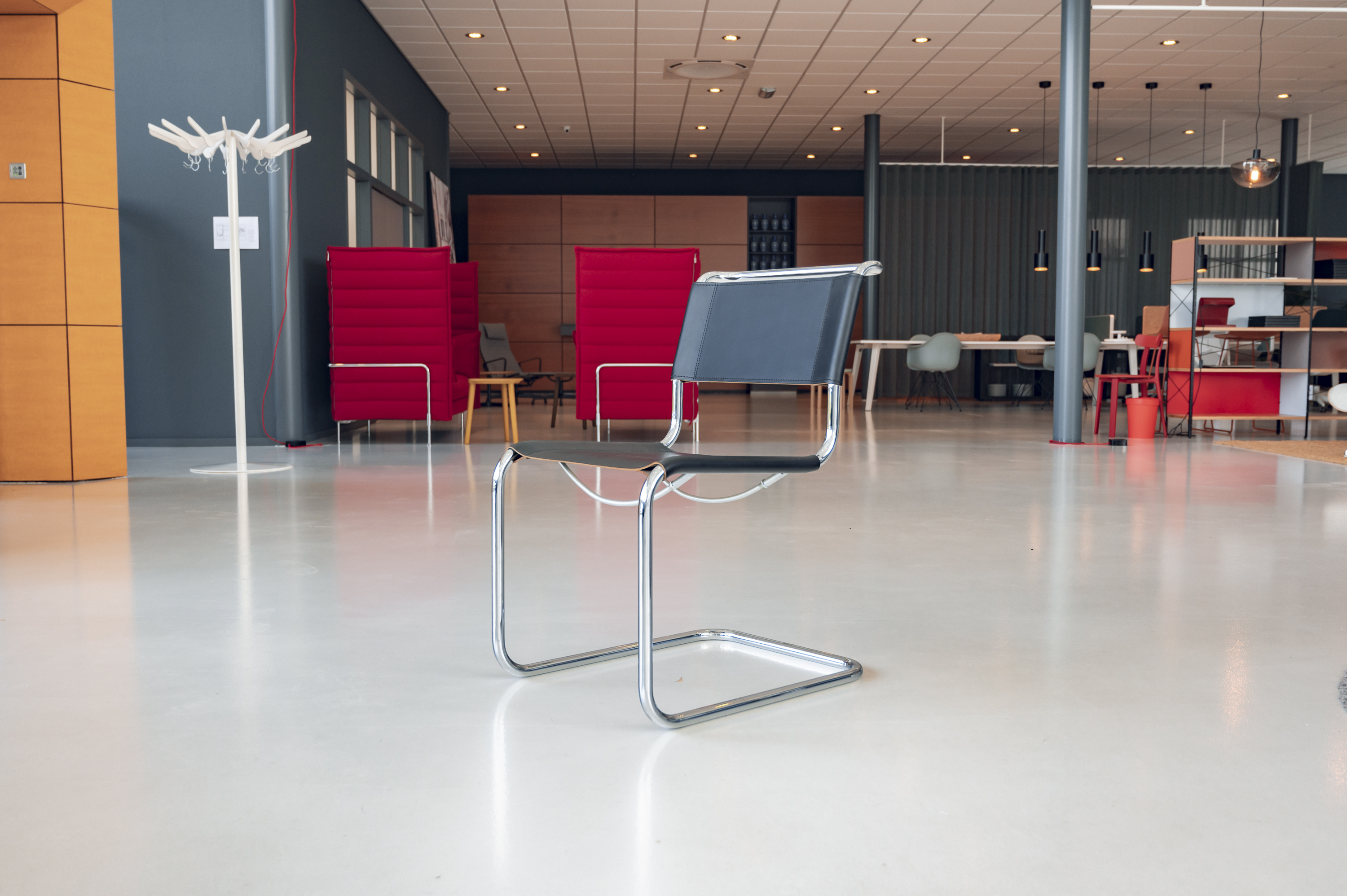 Sale Oving Projectinrichting Kantoor Zorg Horeca Thonet S33 stoel