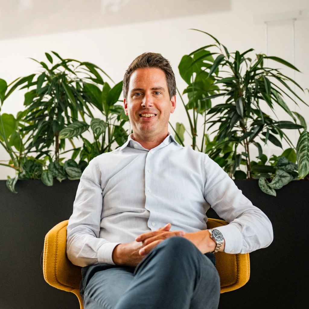 contact-stoelen-kabelmanagement