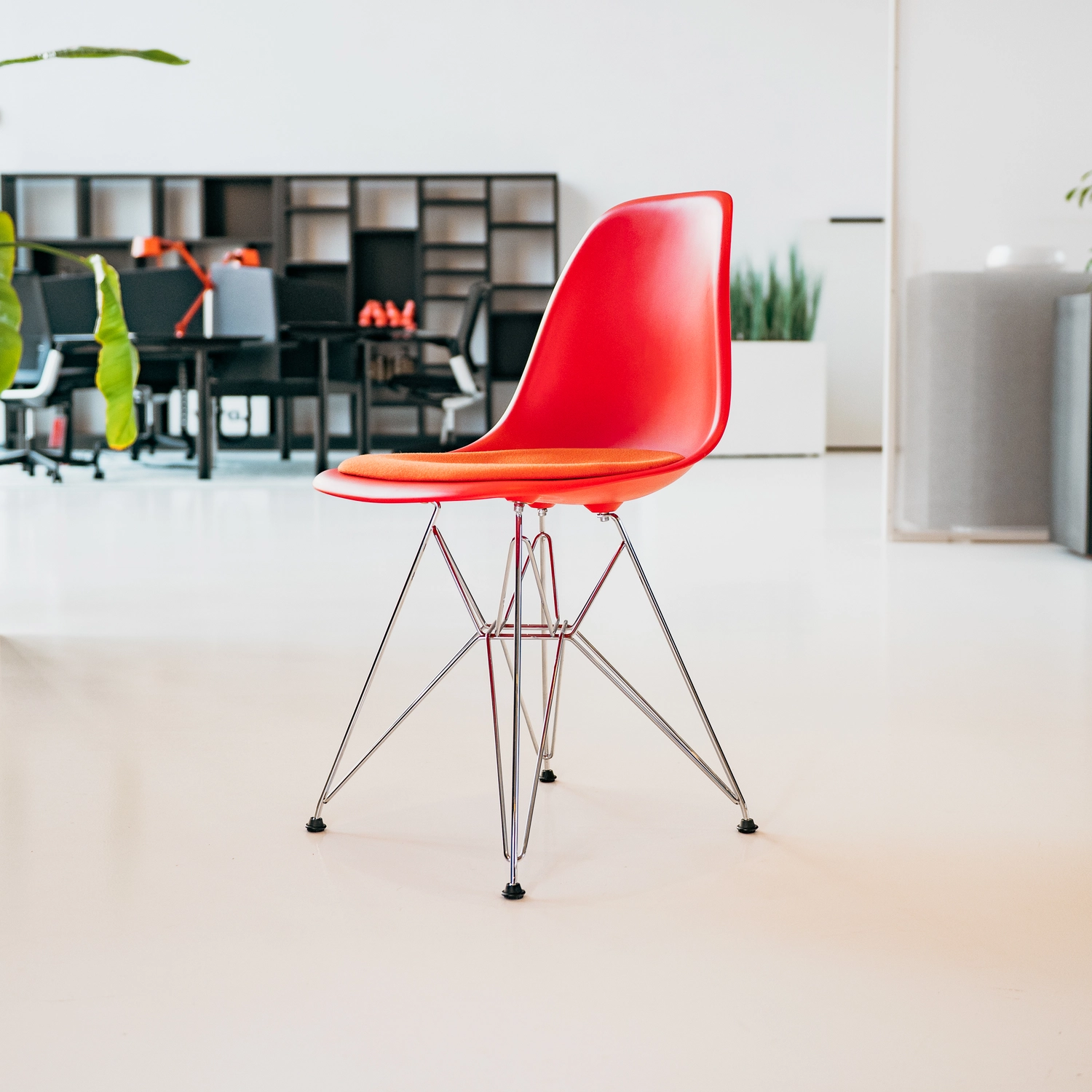 Vitra Eames Plastic Chair DSR Gestoffeerde zitting