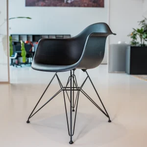 Vitra Eames Plastic Armchair
